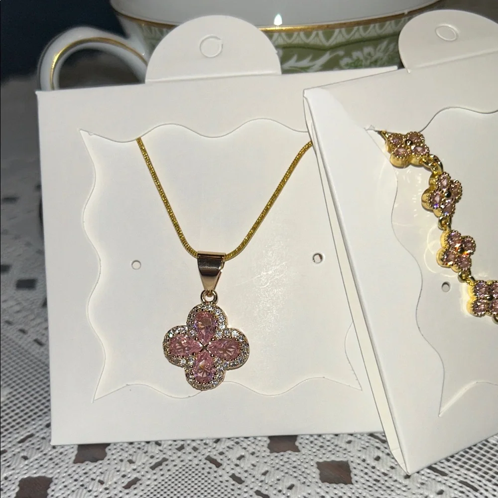 New Gold-Plated Pink Crystal Clover Necklace – Elegant Women's Jewelry - Picture 3 of 3